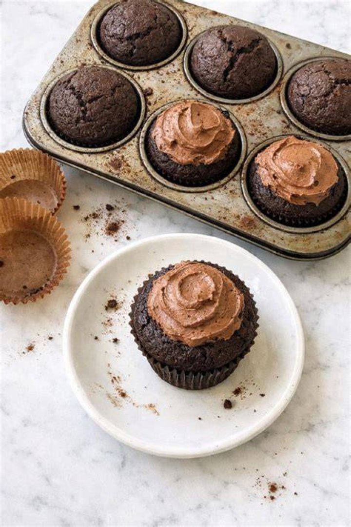 Cupcakes results: 'Instead of opening the results from the doctor, we took the results to a bakery to have cupcakes made with either pink or blue colors to find out the gender once we bit into them,' Shanae told People